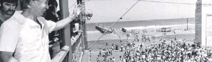 Don Dunstan waves from the Pier Hotel balcony to the big crowd waiting on Glenelg beach for the predicted tidal wave